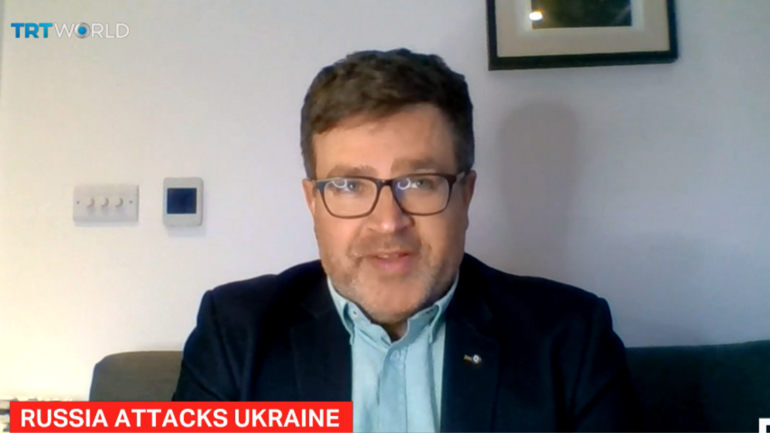 Why is Germany delaying  sending heavy weapons to Ukraine?