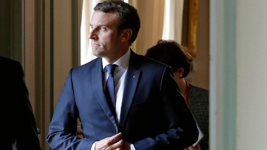 Macron in Hong-Kong: Leader visits China in bid to boost economy