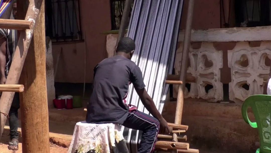 Cameroon Weavers: Old traditions provide new source of income