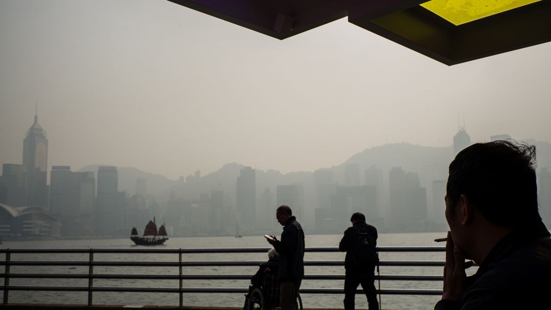 China Pollution: Fears grow as Hong Kong engulfed in smug