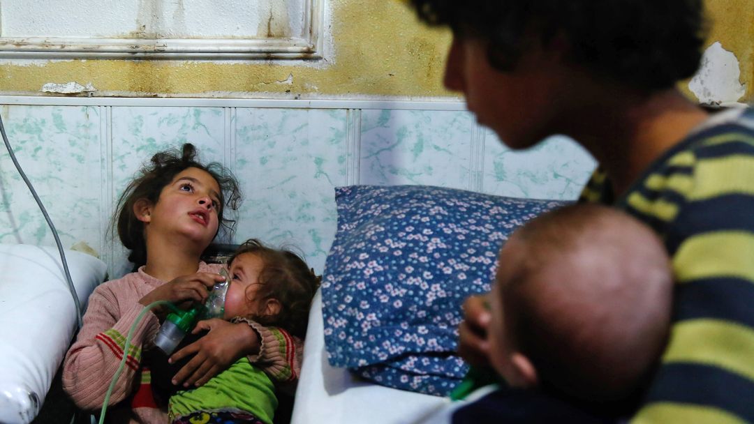 The War in Syria: Alleged regime gas attack in Saraqeb town