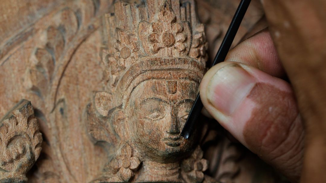 Nigeria Wood Carvers: Nigerian forests threatened by wood trade