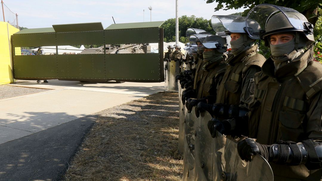 Refugee Crisis: Austria begins large-scale border operation