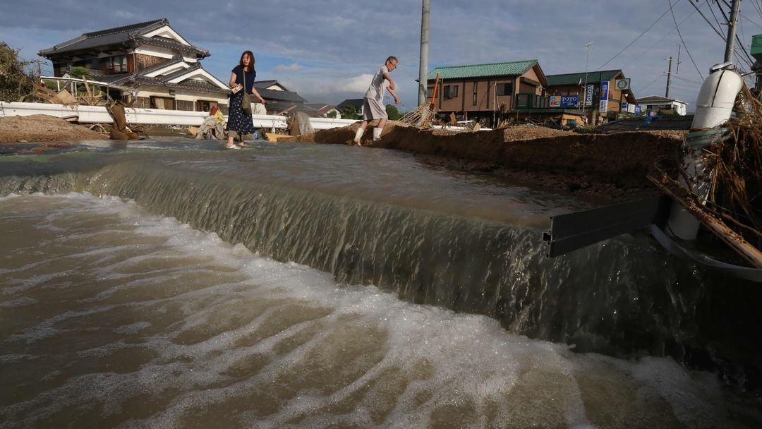 Japan Floods: Teams search for survivors in flooding disaster