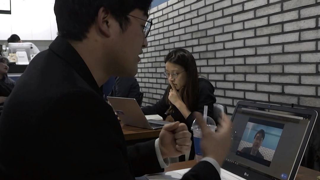 Robot Recruiter: Artificial intelligence used to hire employees