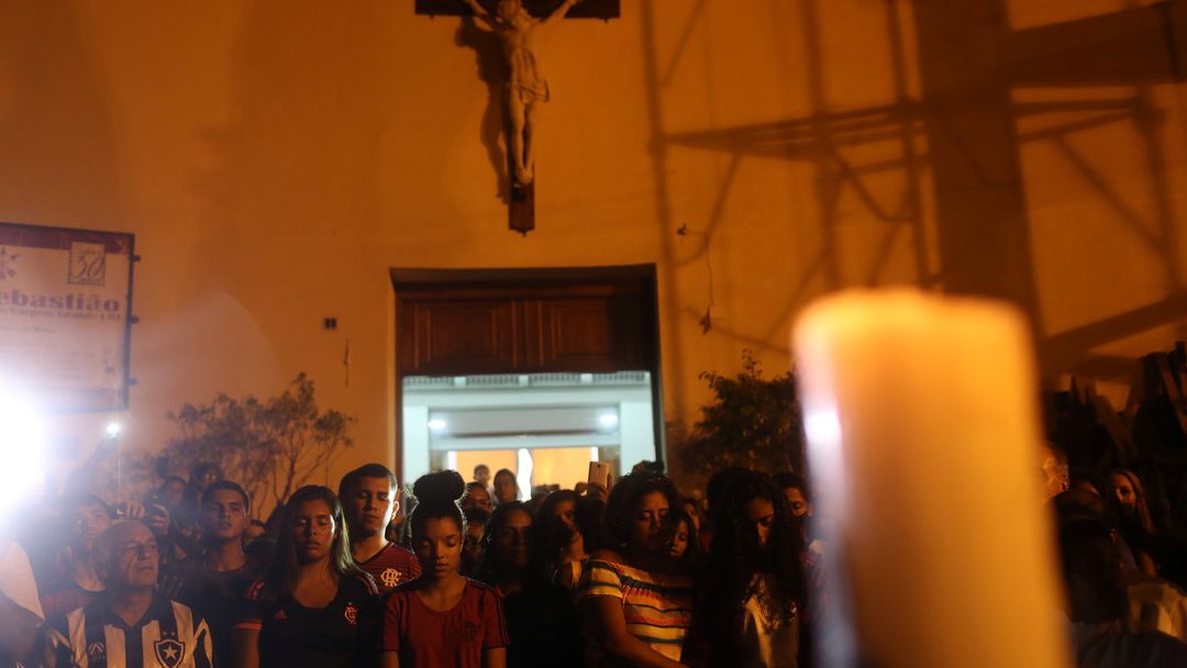 Brazil Football Fire: Rio pays tribute to young victims of fire