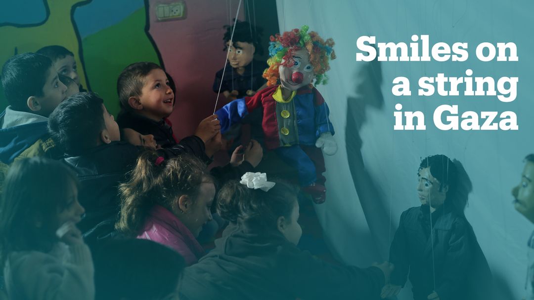 Palestinian puppeteer entertains children of the blockade