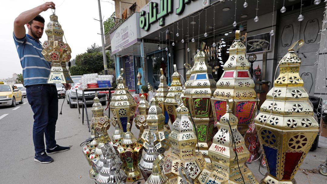Ramadan Tradition: Lantern maker lights up Ramadan in Jerusalem