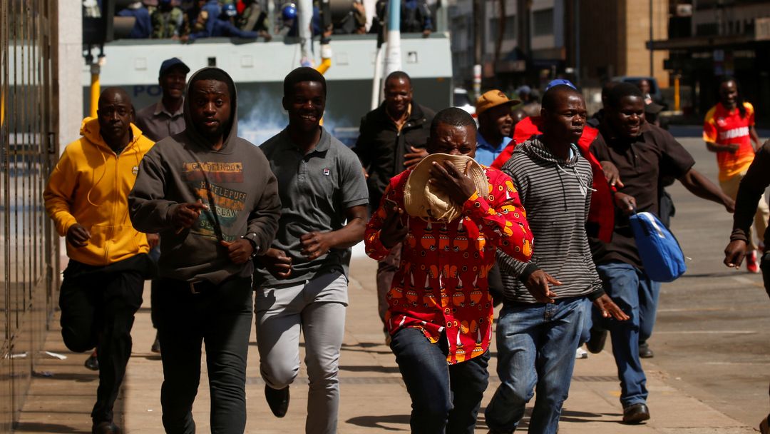 Zimbabwe Protests: Demonstrators defy protest ban in Harare
