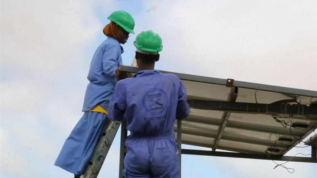 Somalia Female Electrician: Woman reaches for new heights in a man's world