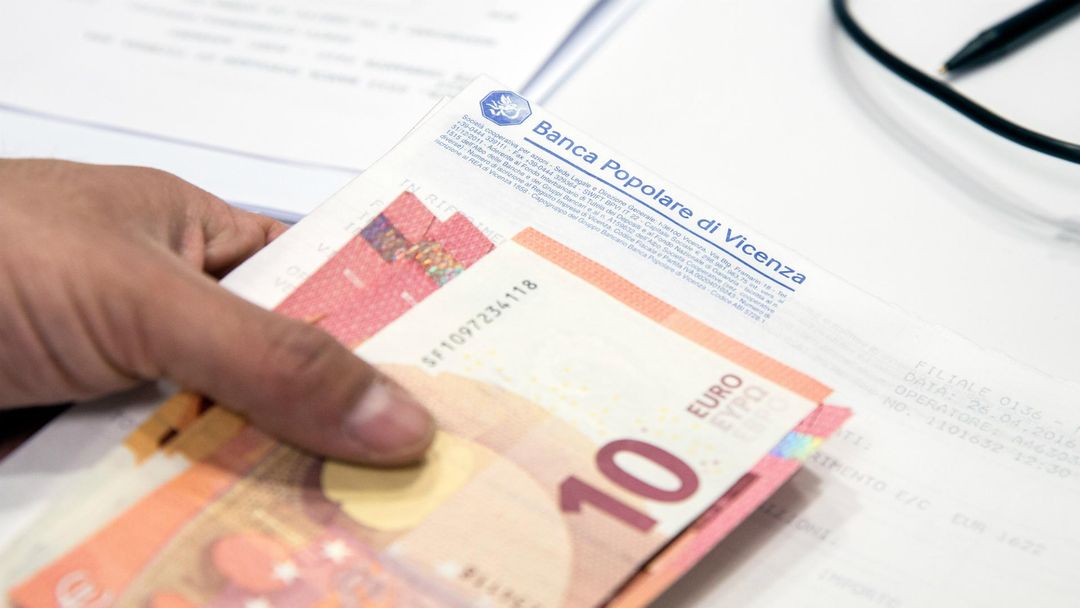 Money Talks: Italian banking crisis affects investors