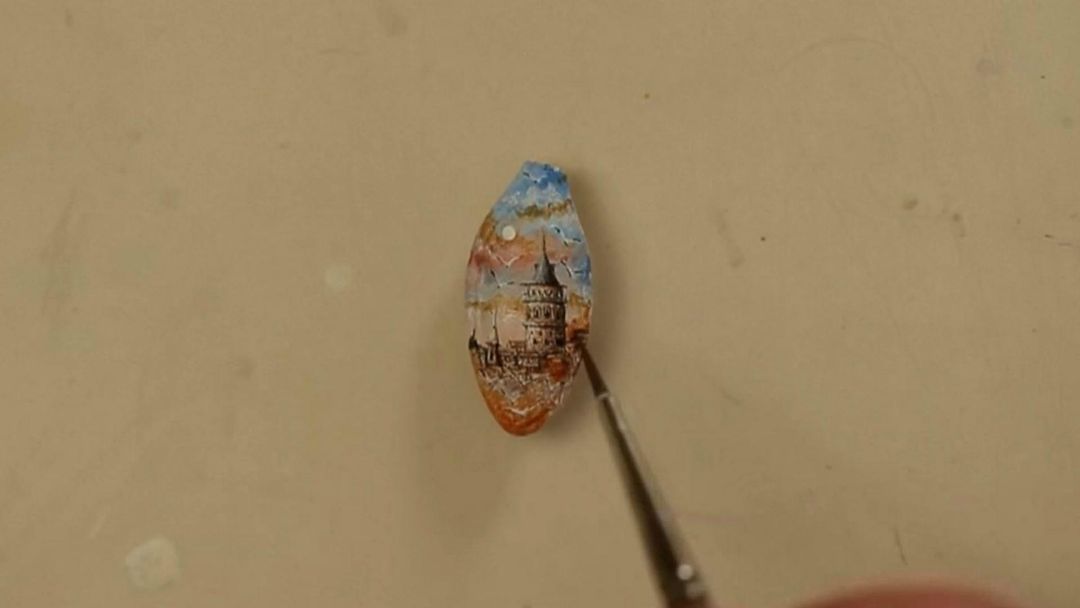 'Microangelo' paints landscapes on seeds