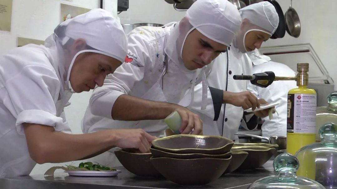 Colombia Peace Deal: Soldiers come together in Medellin restaurant