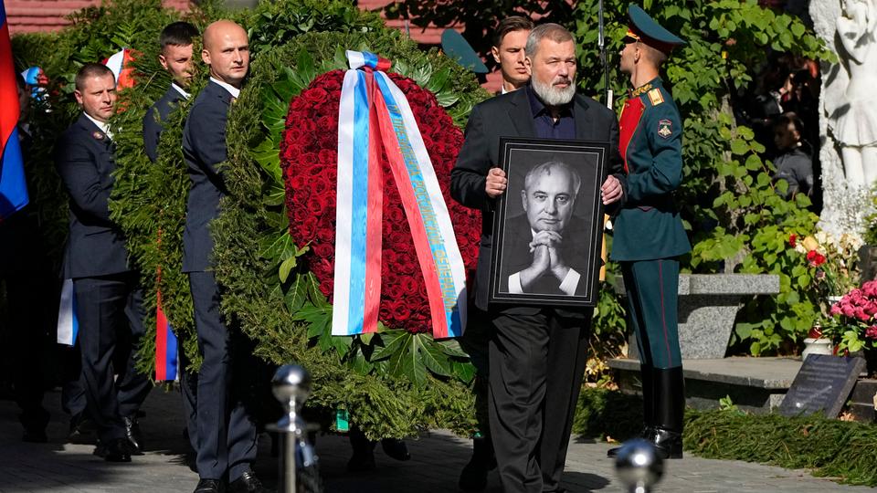 Gorbachev laid to rest, mourners in Russia pay last respects
