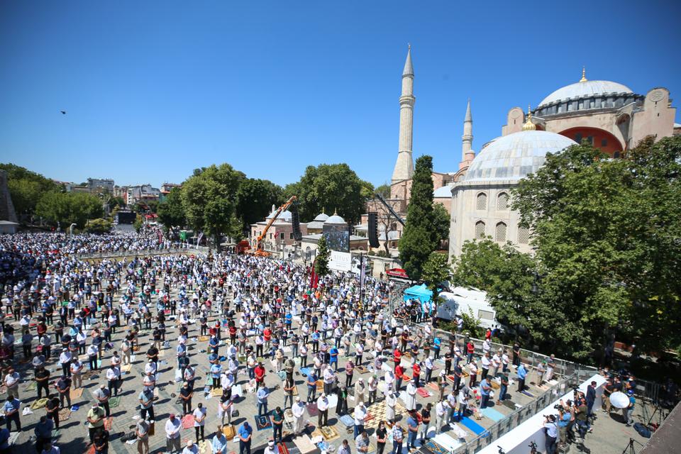 Hundreds Of Thousands Offer First Friday Prayer In Hagia Sophia In Years