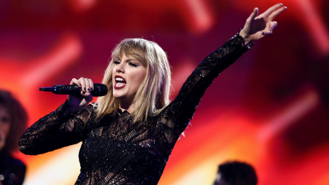 Taylor Swift wins symbolic $1 in groping lawsuit