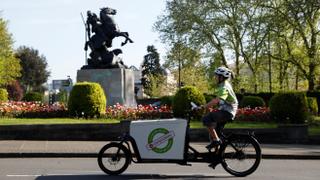 UK delivery firms switch to e-cargo bikes to cut emissions | Money Talks