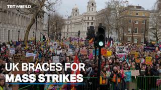 Half a million UK workers strike for higher wages