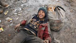 The War in Syria: Children sell garbage to survive in Idlib