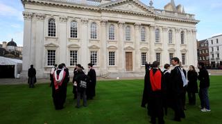 UK graduation-related firms turn focus to online services | Money Talks