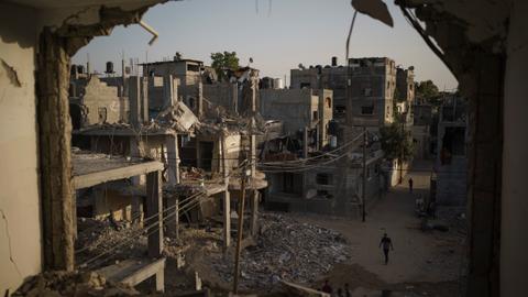 Israeli air strikes target Gaza