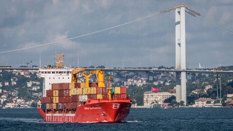 Turkiye’s exports soar in November, Jan-Nov trade deficit shrinks