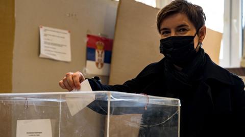 Serbians head to polls to vote on constitutional changes
