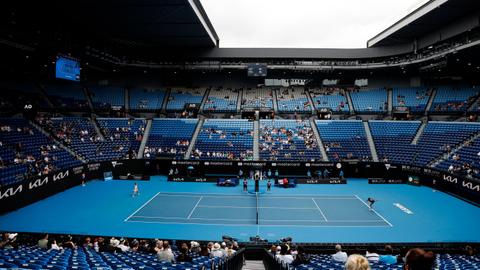 Australian Open kicks off after saga over unvaccinated Djokovic