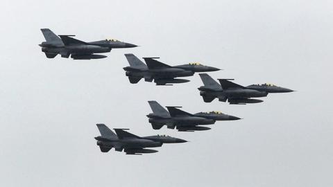 Taiwan reports largest Chinese air force raid since October