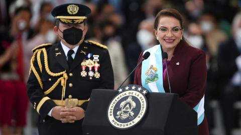 Honduras: Xiomara Castro sworn in as first woman president