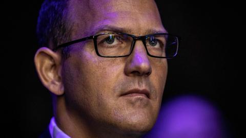 Pro-Macron billionaire fiddles with French magazine’s independence