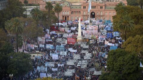 Argentinians bring capital to standstill in anti-inflation protests