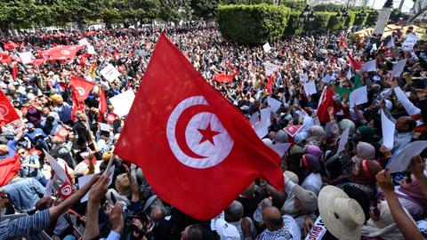 Thousands in Tunisia take to the streets to demand return to democracy