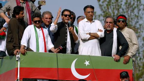Pakistan's Imran Khan issues ultimatum for early polls at Islamabad rally