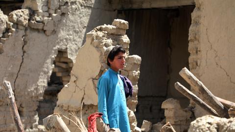 US urged to return Afghan foreign funds as quake survivors wait for aid
