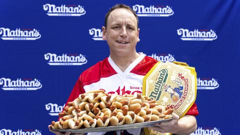 Joey Chestnut wins again in July 4 hot dog contest