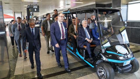 Malaysian PM kicks off Türkiye visit with tour at Sabiha Gokcen Airport