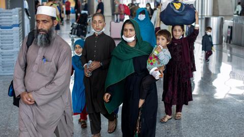 Lawmakers sponsor bill to give Afghan evacuees path to US citizenship