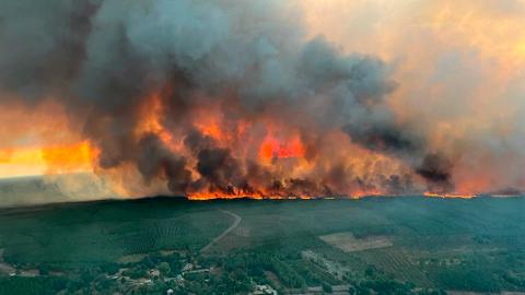 Thousands evacuated as wildfires spread in southwestern France