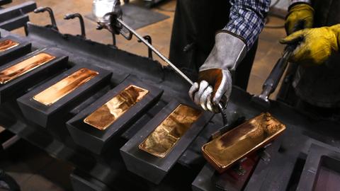 Gilded Age: Why Russians are hoarding gold