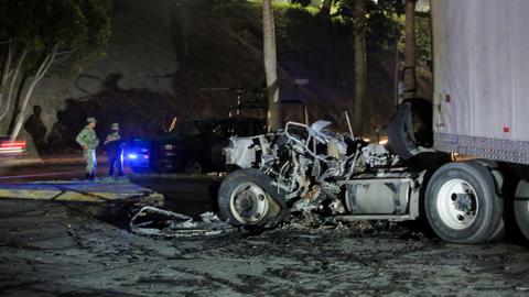 'Drug gangs' in Mexico border cities burn vehicles, set blockades