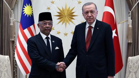 Erdogan meets Malaysian king in Ankara for talks