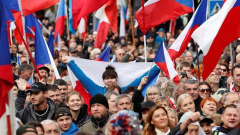 Czechs in thousands demand govt's resignation at Prague rally
