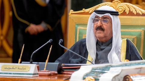 Kuwaiti crown prince accepts government resignation