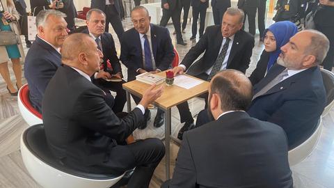 Turkish President brings together Armenian and Azerbaijan leaders in Prague