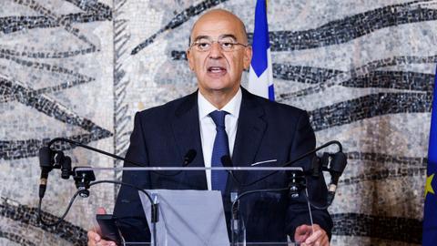 Greek FM refuses to exit plane in Libya, draws ire from Tripoli-based govt