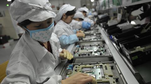 Apple supplier apologises for hiring blunder at Covid-hit plant in China