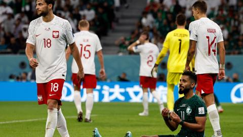 Poland nears World Cup last 16 after 2-0 victory against Saudi Arabia