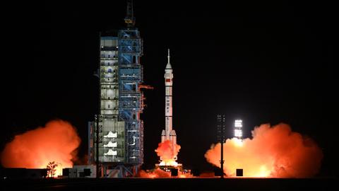 China astronauts reach Tiangong space station for crew handover