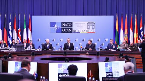 Live blog: Ukraine 'must remain sovereign' if it wants to join NATO